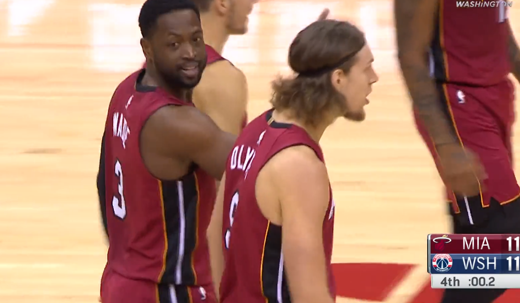 场面火爆!比分分析观众席沸腾不已 场面火爆!比分分析观众席沸腾不已