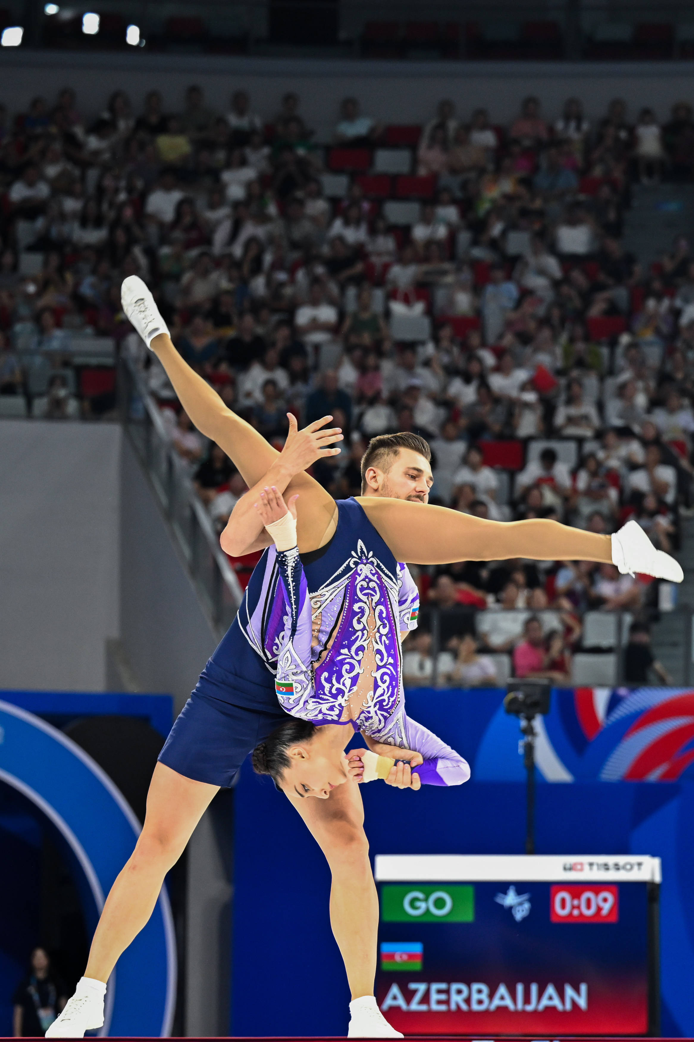 体操决赛震撼开打，巅峰对决引爆全场