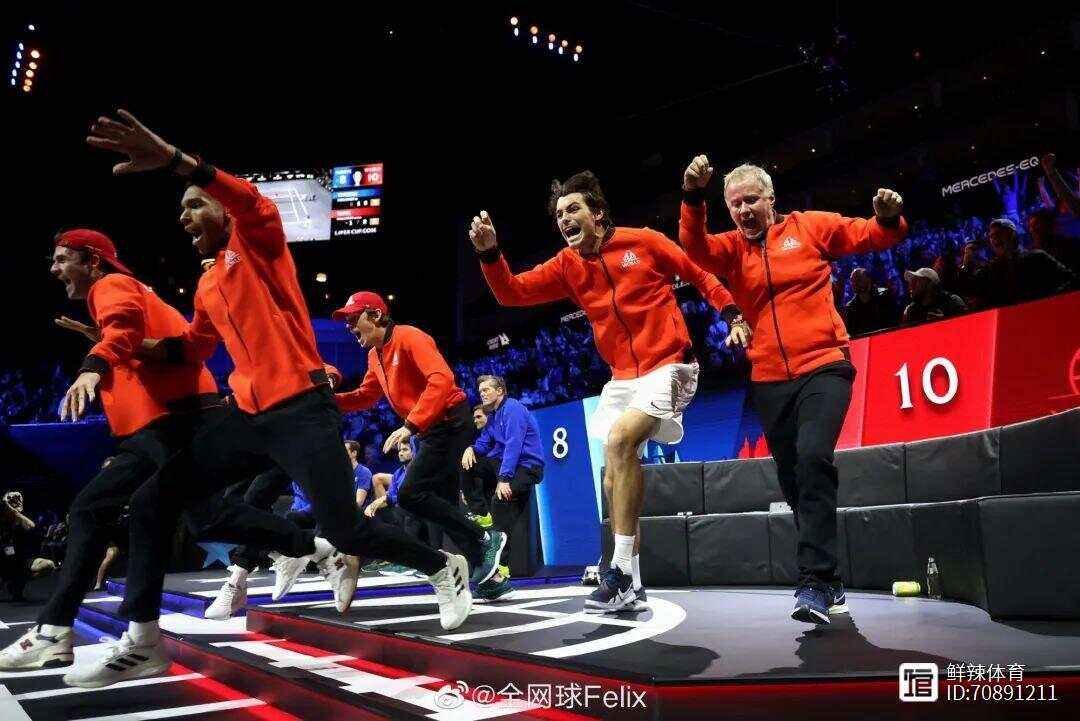 戴维斯杯翻盘拉沃尔杯，西西帕斯统治全场