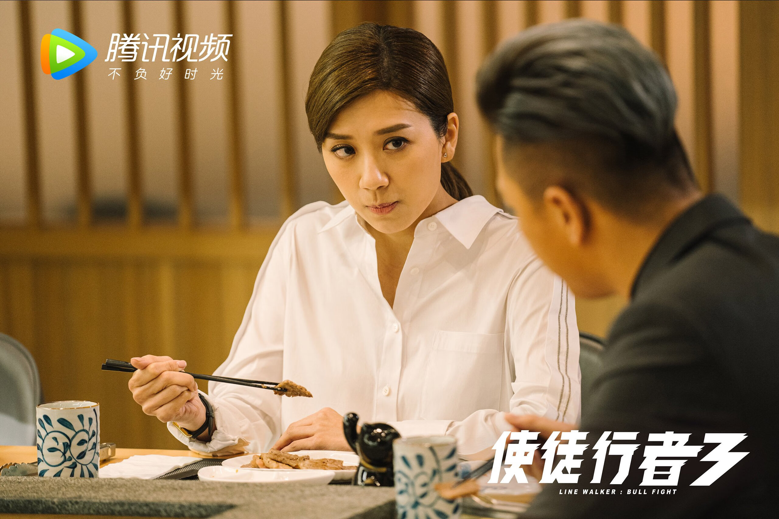 地中海吹来的铁壁,当阿尔及利亚封锁里昂,伊布如何点燃暗夜